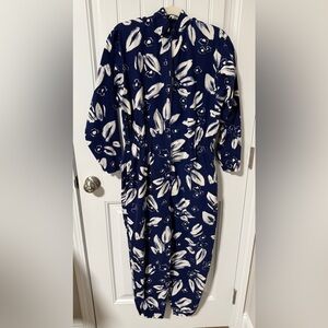 Vintage Women's High Neck Navy & White Floral Abstract Size Medium
Jumpsuit